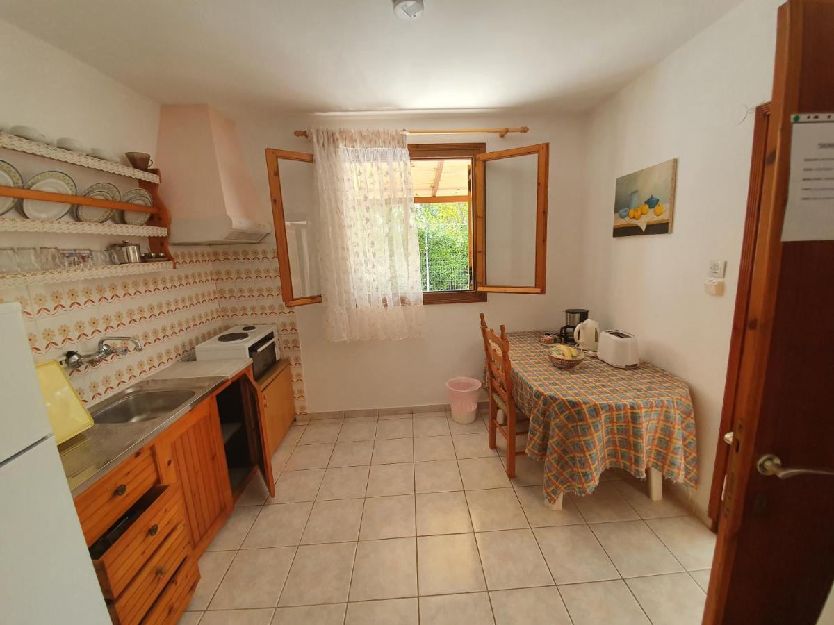 Dionisos Studios And Apts Skiathos Кукунарис Экстерьер фото