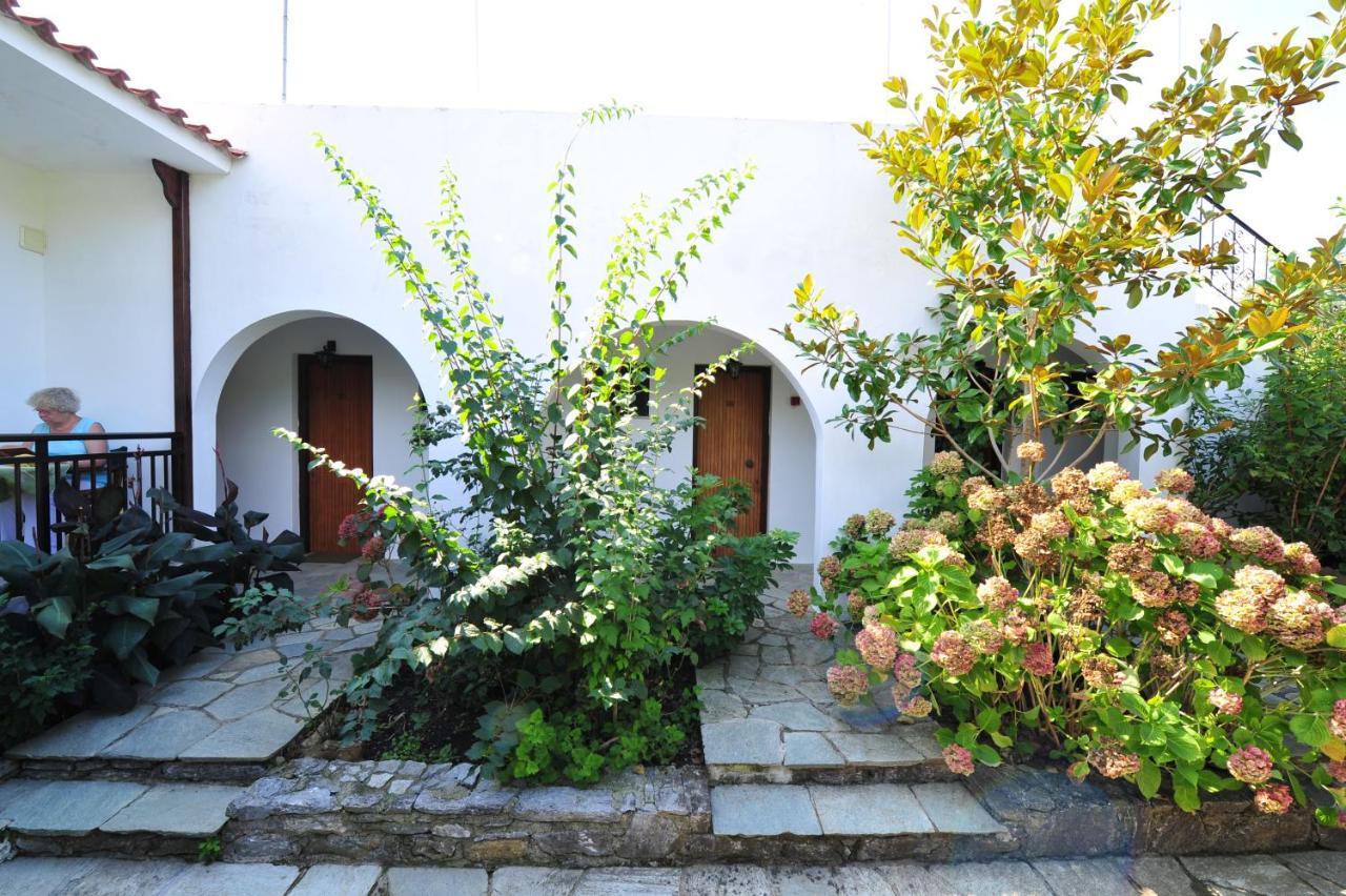 Dionisos Studios And Apts Skiathos Кукунарис Экстерьер фото